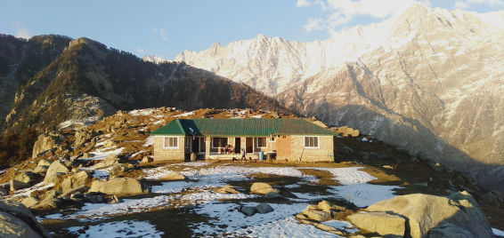 triund mountain lodge 